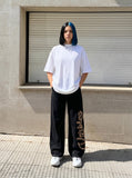 DAXUEN Oversized short-sleeve graphic t-shirt in white and grey — model photo