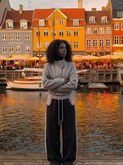 DAXUEN Two-tone loose-fit sweatpants with adjustable drawstrings — model photo
