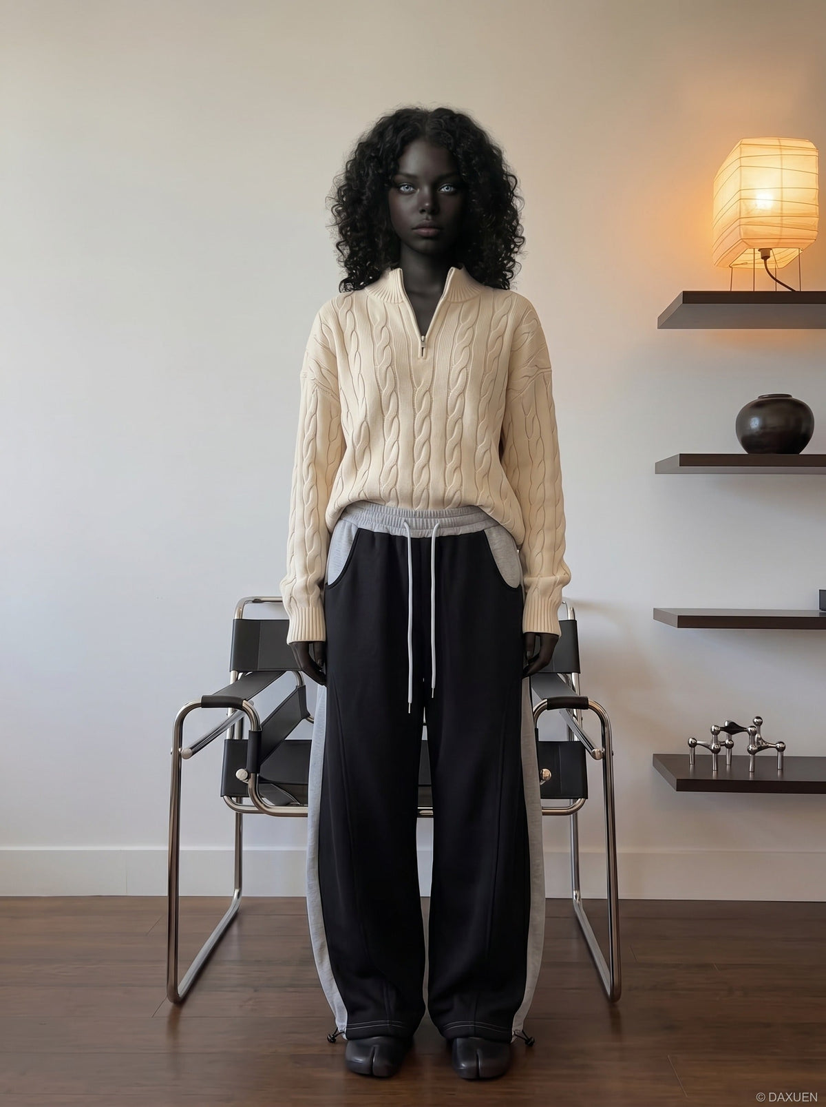 DAXUEN Two-tone loose-fit sweatpants with adjustable drawstrings — model photo