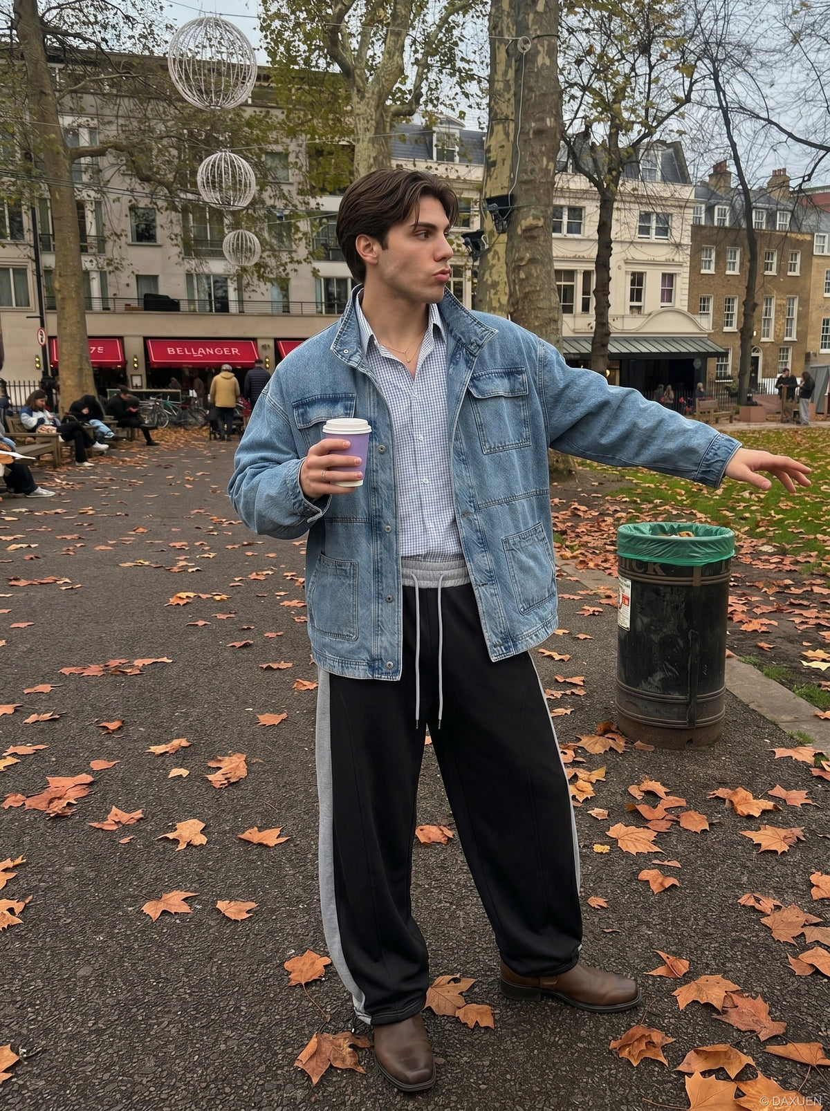 DAXUEN Two-tone loose-fit sweatpants with adjustable drawstrings — model photo
