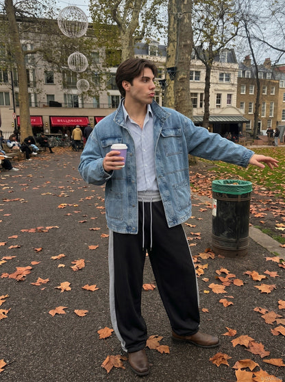 DAXUEN Two-tone loose-fit sweatpants with adjustable drawstrings — model photo