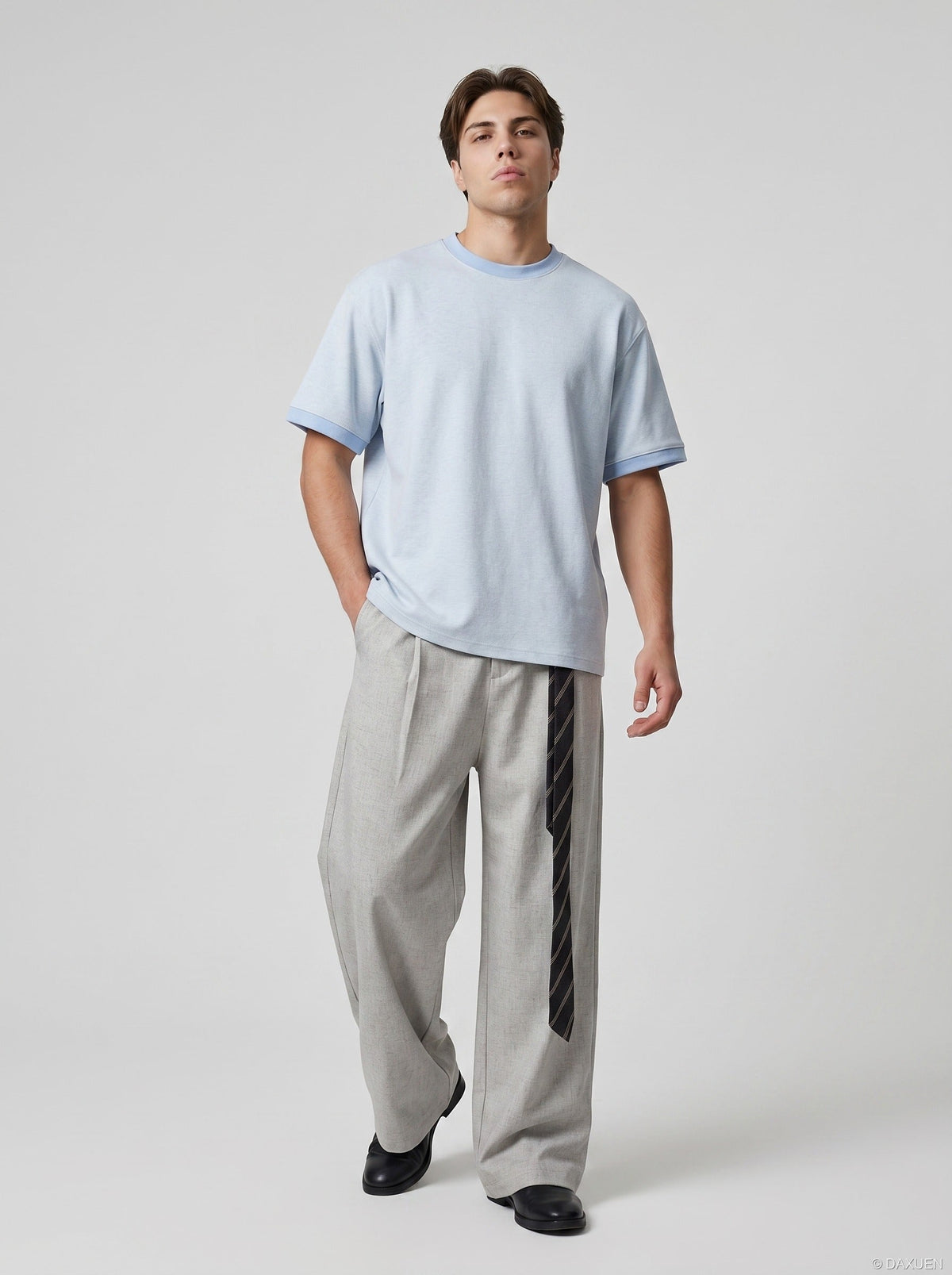 DAXUEN Two-tone oversized short-sleeved t-shirt — model photo