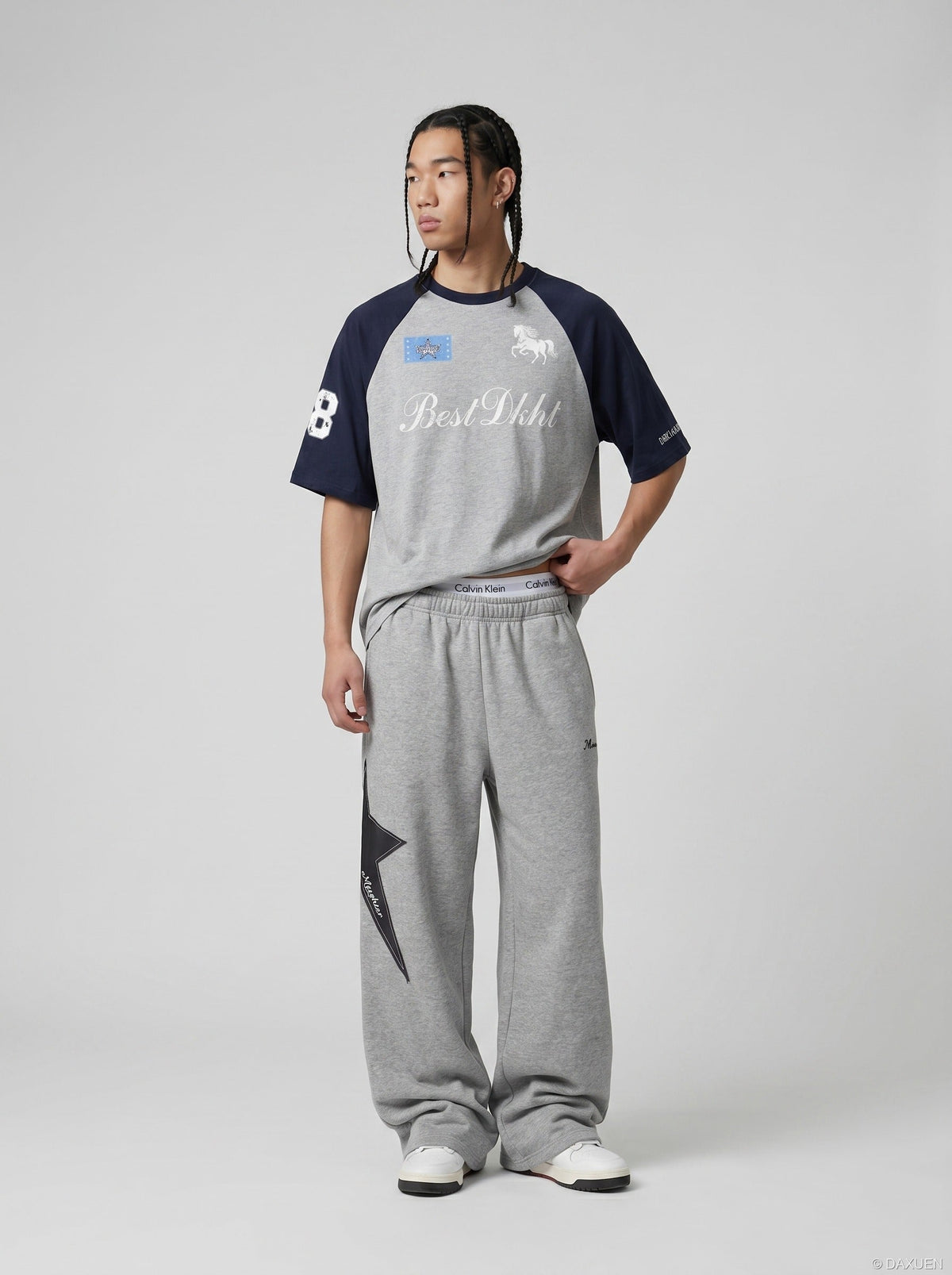 DAXUEN Two-tone raglan sleeve t-shirt with graphic prints — model photo
