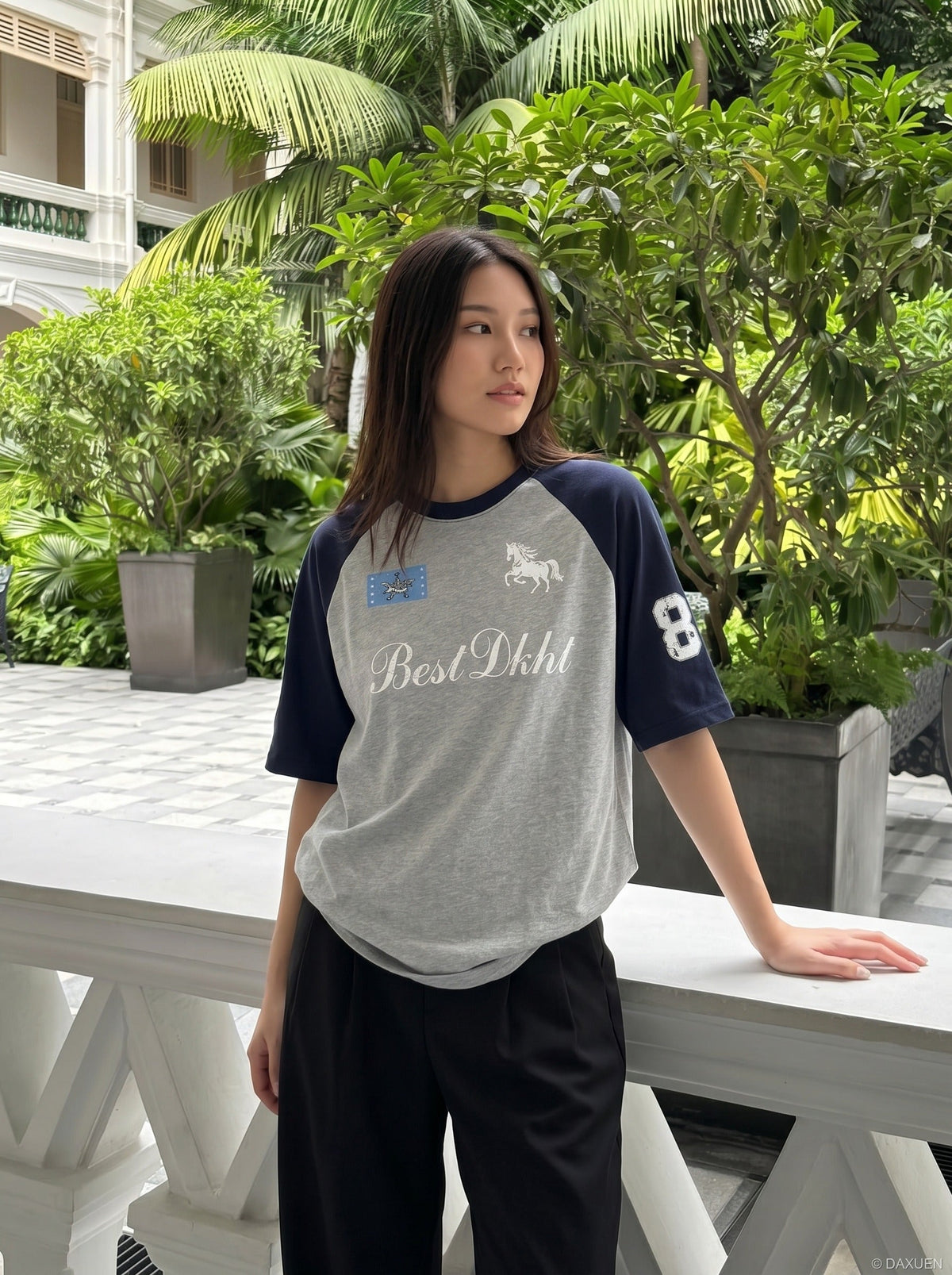 DAXUEN Two-tone raglan sleeve t-shirt with graphic prints — model photo