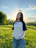 DAXUEN Two-tone raglan sleeve t-shirt with graphic prints — model photo