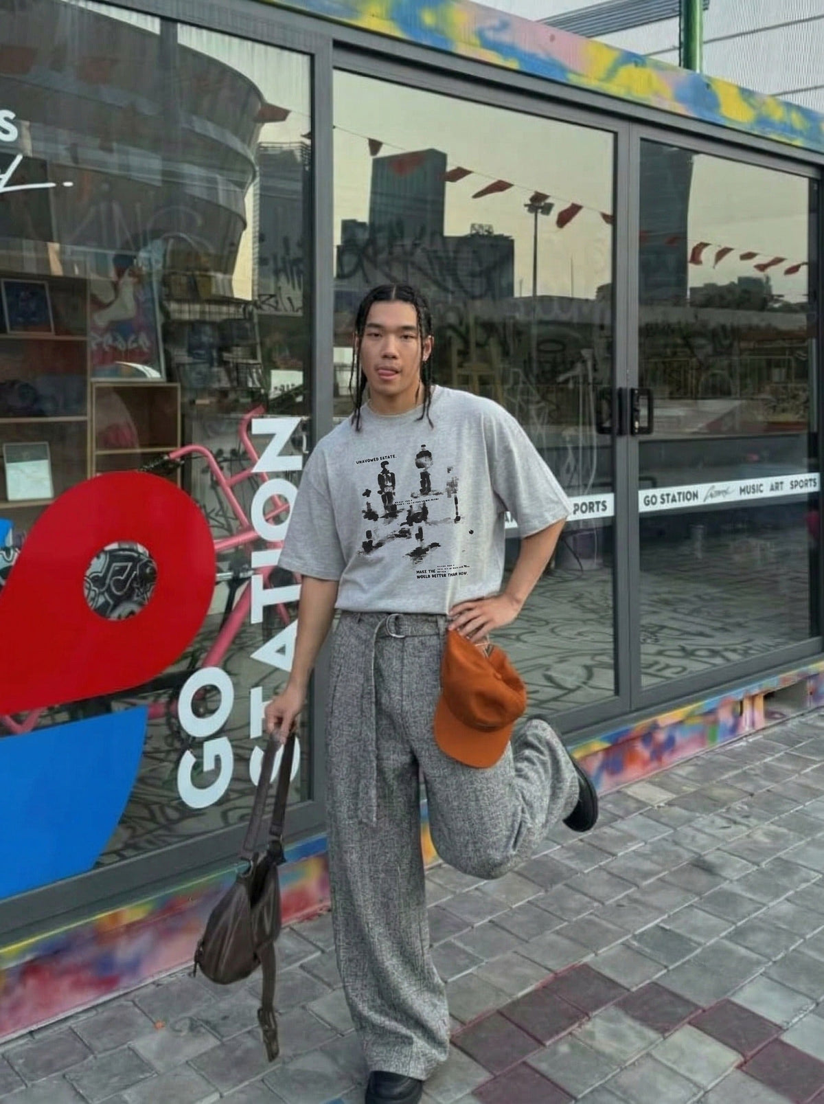DAXUEN Oversized graphic T-shirt with human figures and text — model photo