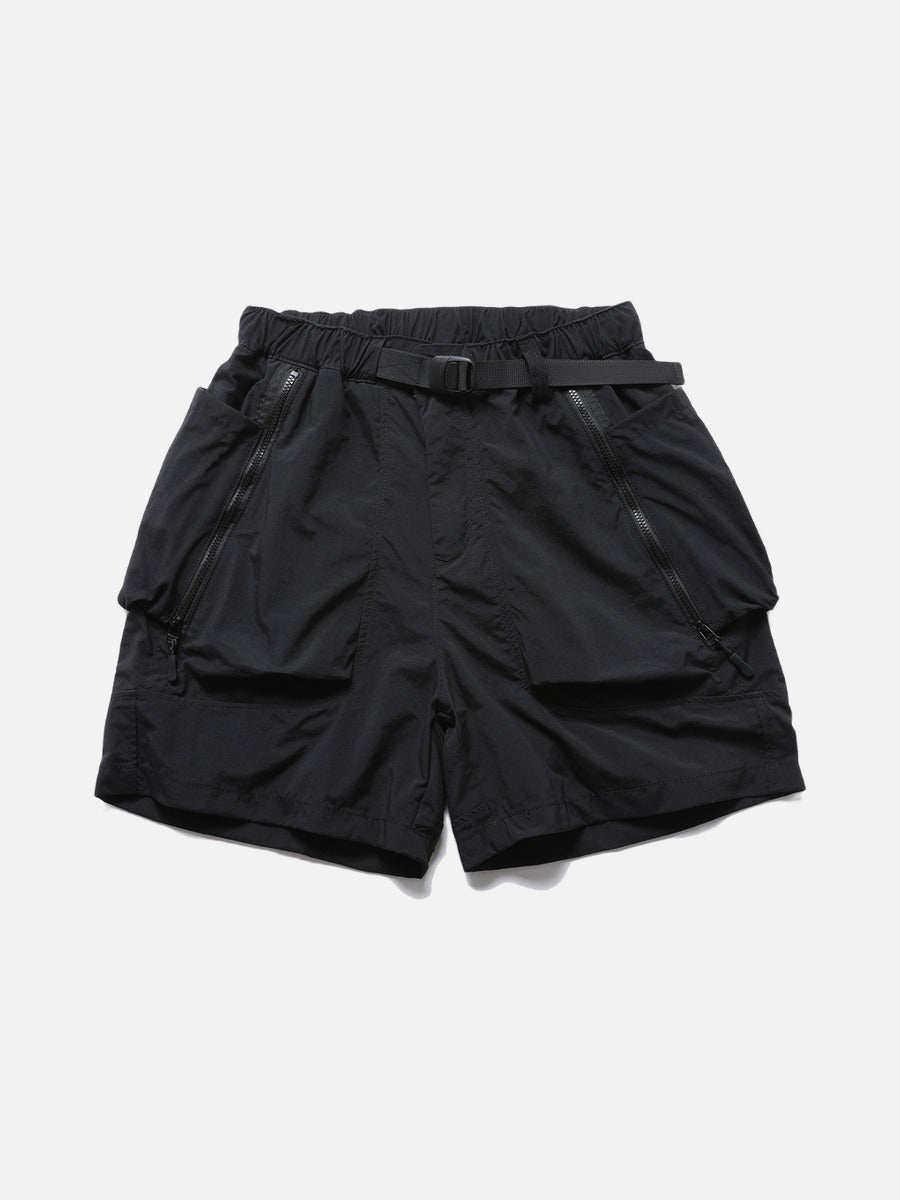 DAXUEN Loose-fitting utility shorts with pockets and belt — model photo