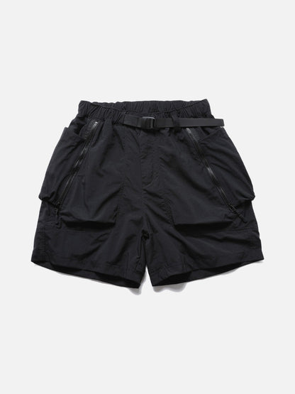 DAXUEN Loose-fitting utility shorts with pockets and belt — model photo
