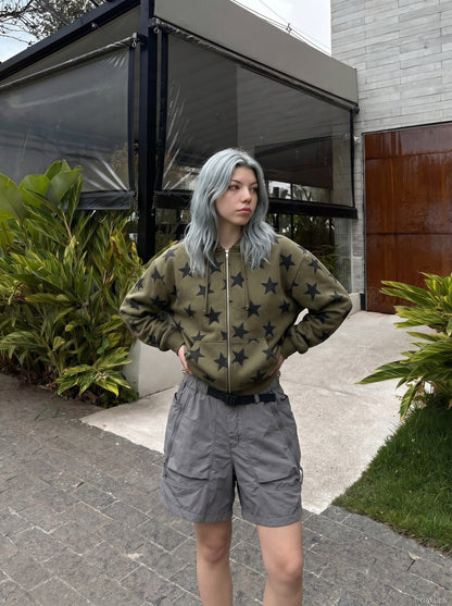 DAXUEN Loose-fitting utility shorts with pockets and belt — model photo