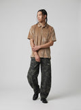 DAXUEN Loose-fitting short-sleeved polo shirt in velvet — model photo