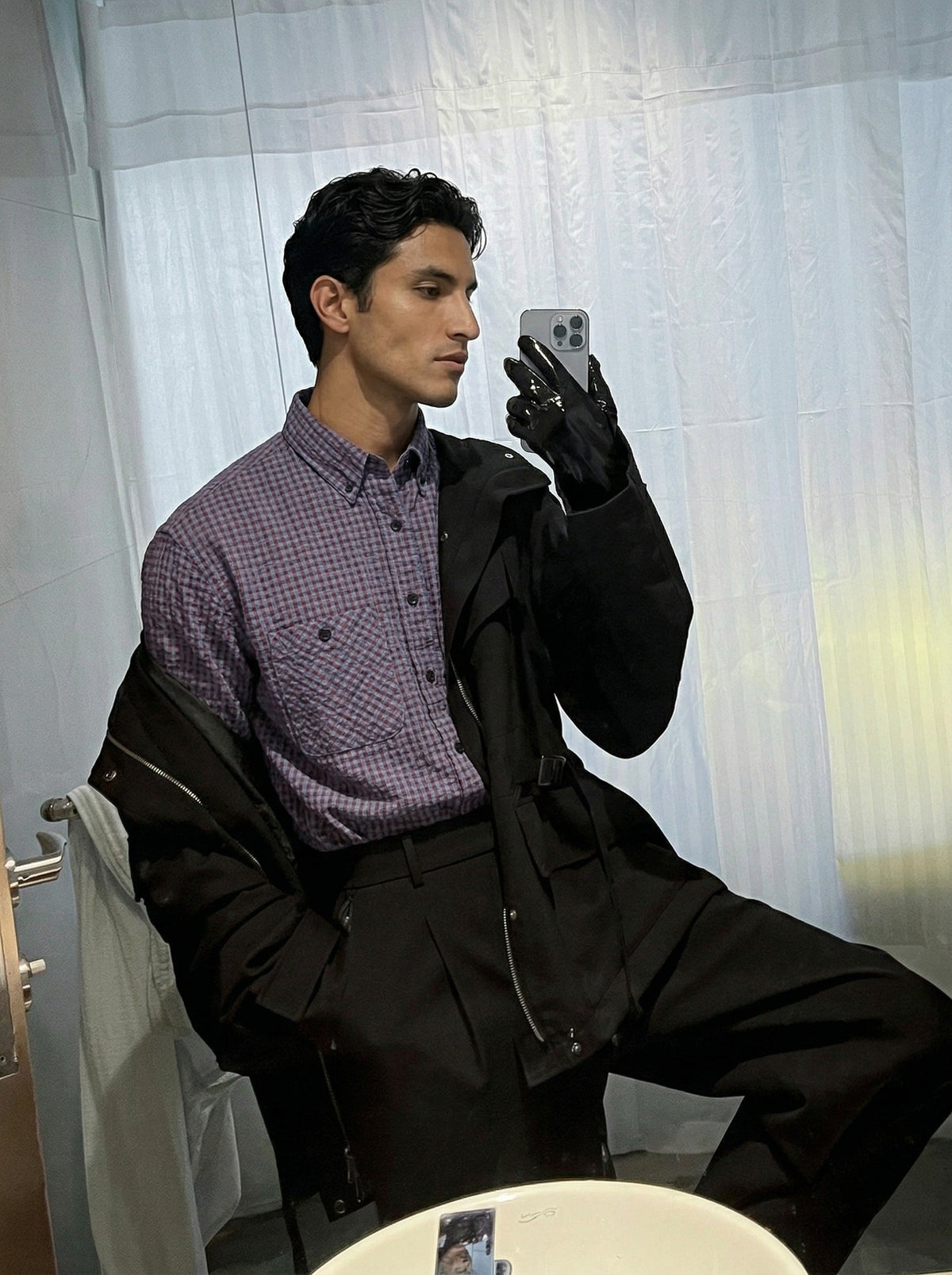 DAXUEN Long sleeve button-down shirt with grid check pattern — model photo