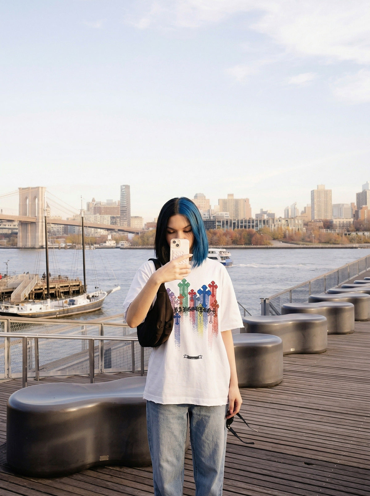 DAXUEN Oversized short-sleeved T-shirt with vibrant graphic print — model photo