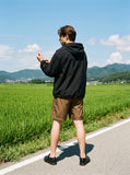 DAXUEN vibrant green relaxed-fit knee-length shorts — model photo