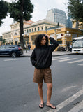 DAXUEN vibrant green relaxed-fit knee-length shorts — model photo