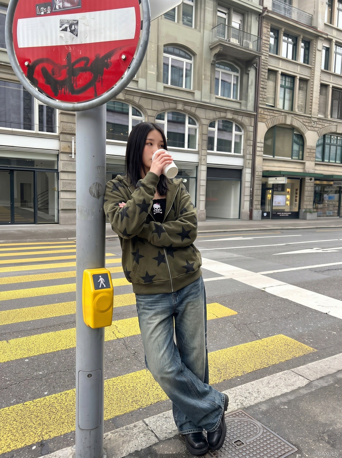 DAXUEN vintage-baggy-blue-denim-jeans — model photo