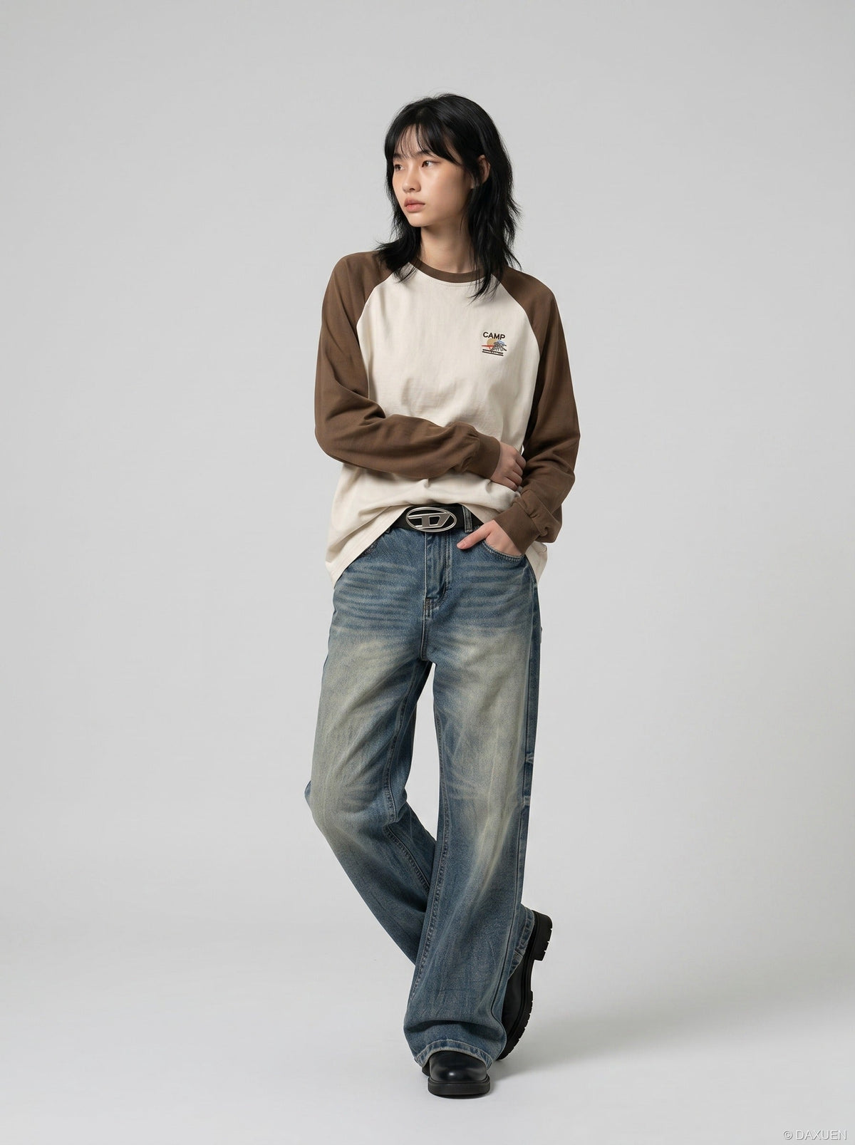 DAXUEN vintage-baggy-blue-denim-jeans — model photo