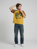 DAXUEN Vintage graphic t-shirt with beach scene print — model photo