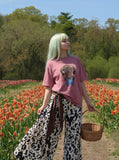 DAXUEN Oversized dusty pink/mauve t-shirt with dachshund graphic — model photo