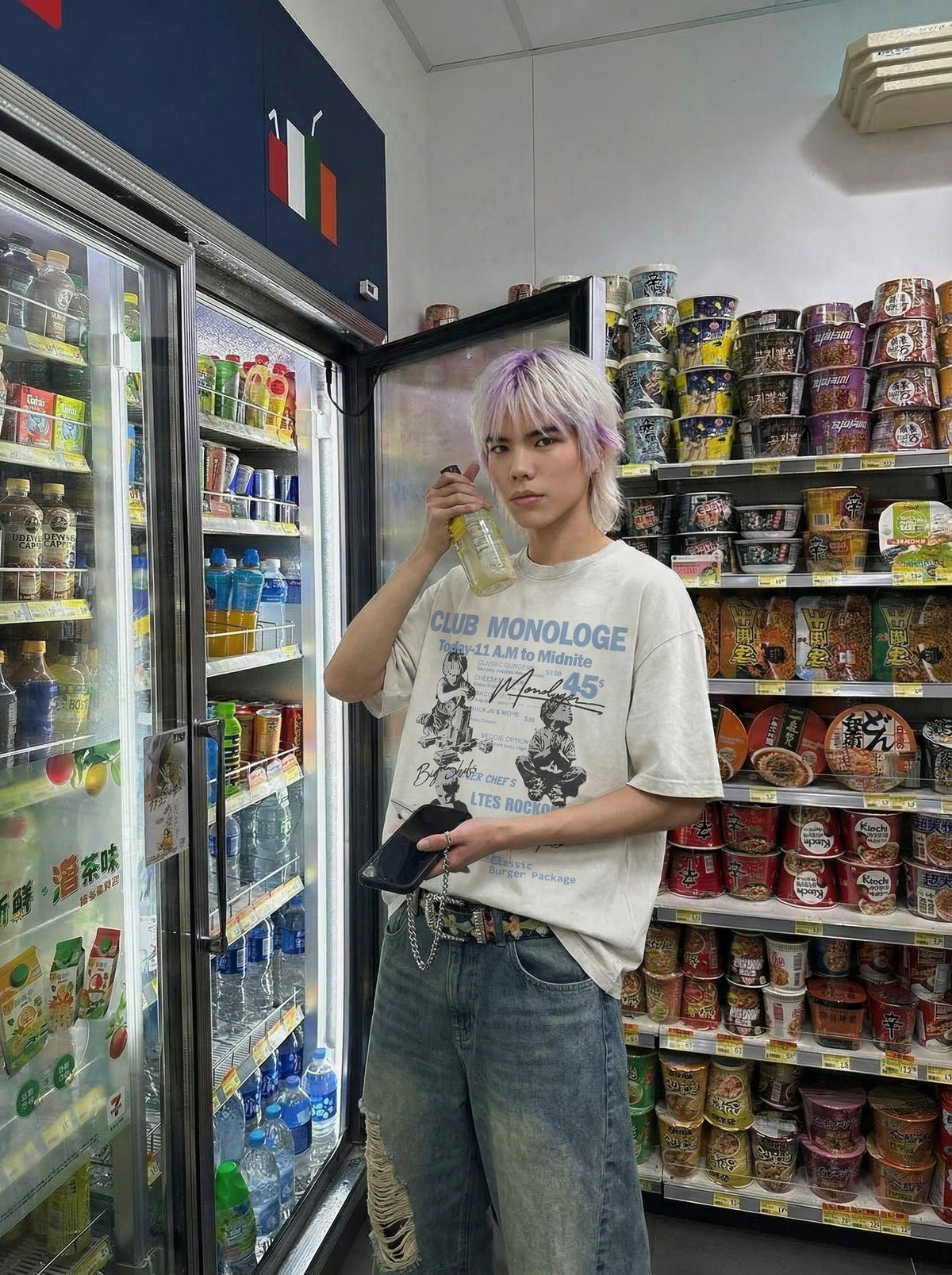 DAXUEN Vintage graphic t-shirt with Club Monologue print — model photo
