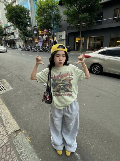 DAXUEN Oversized vintage graphic t-shirt with snake and skull design — model photo