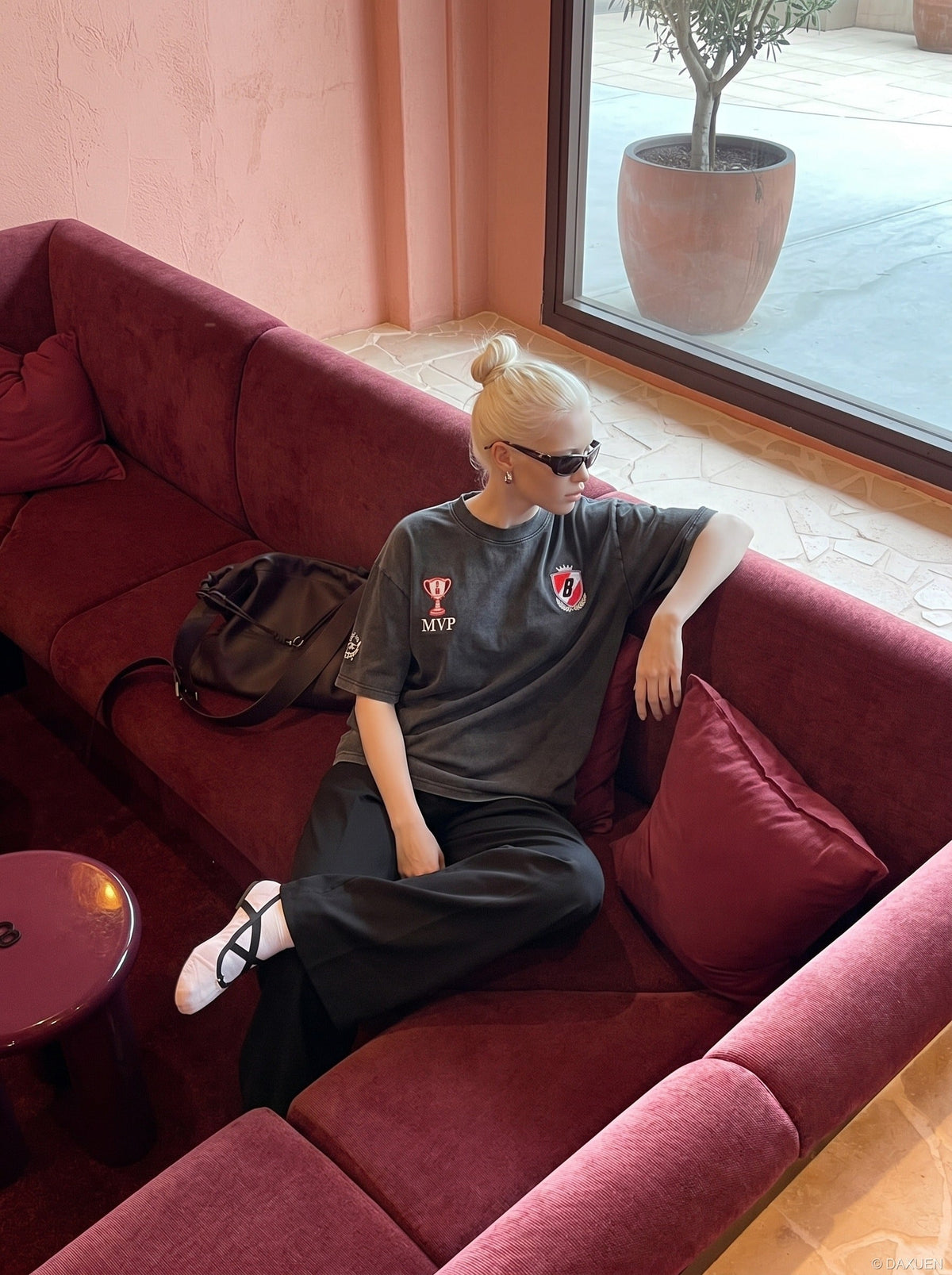 DAXUEN Vintage Trophy Graphic T-Shirt | DAXUEN — model photo