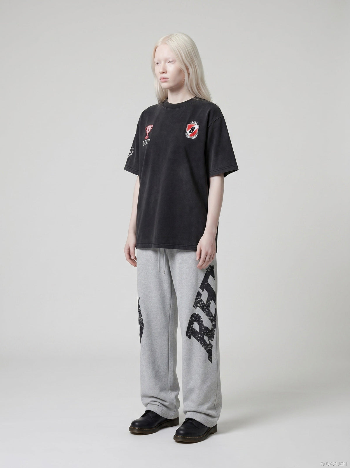 DAXUEN Vintage Trophy Graphic T-Shirt | DAXUEN — model photo
