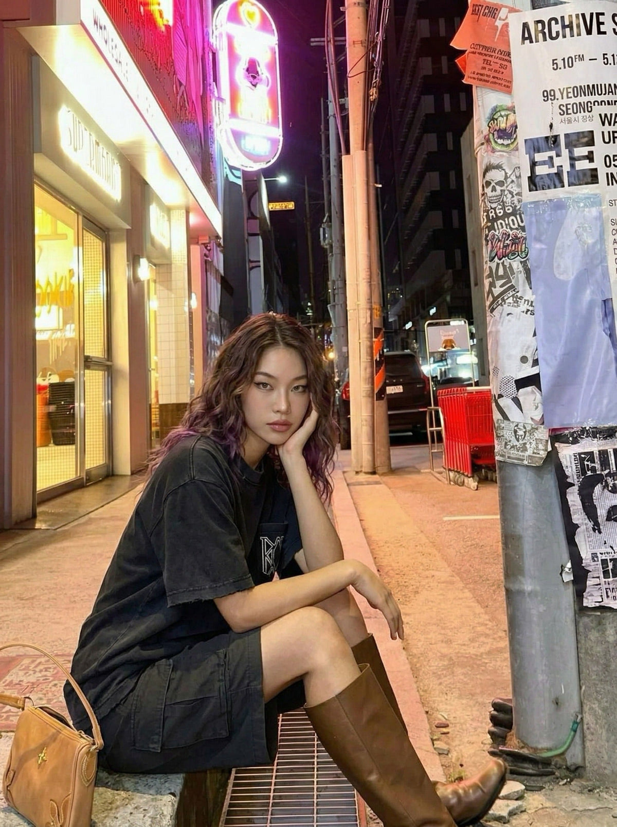 DAXUEN Vintage short-sleeved T-shirt with pocket — model photo