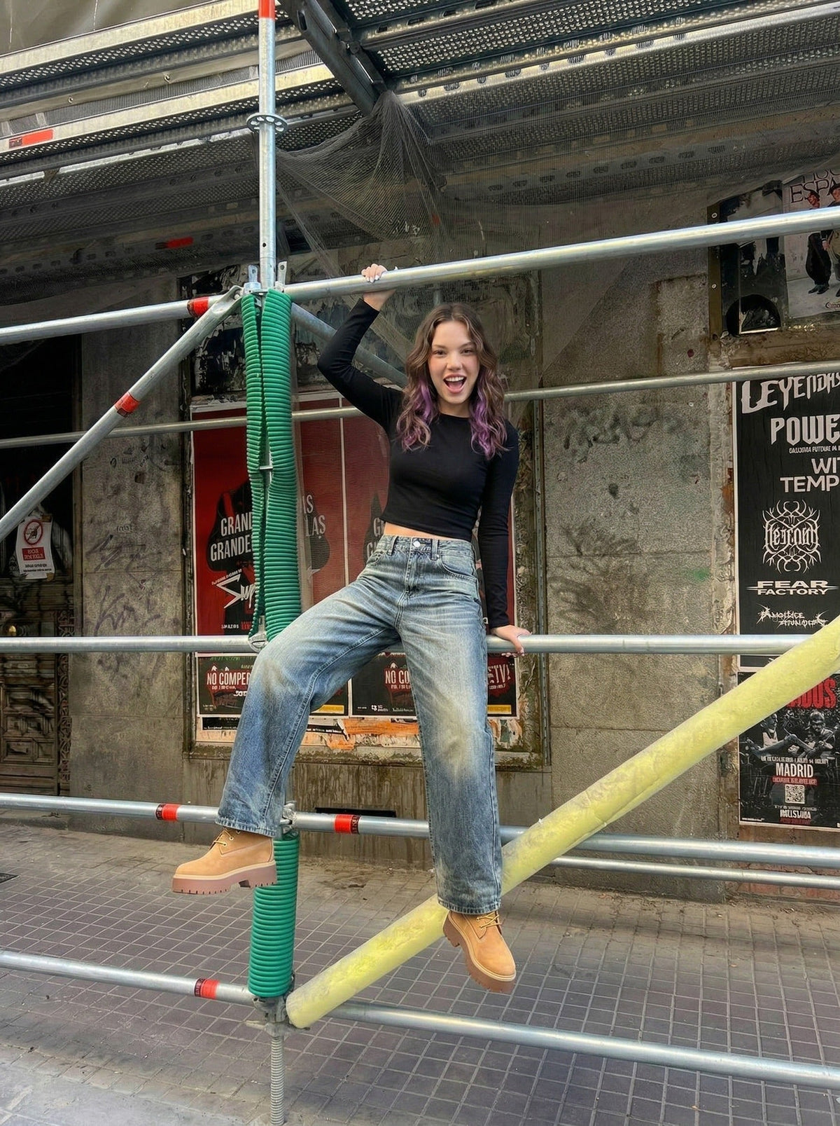 DAXUEN High-waisted wide-leg jeans in faded medium blue denim — model photo