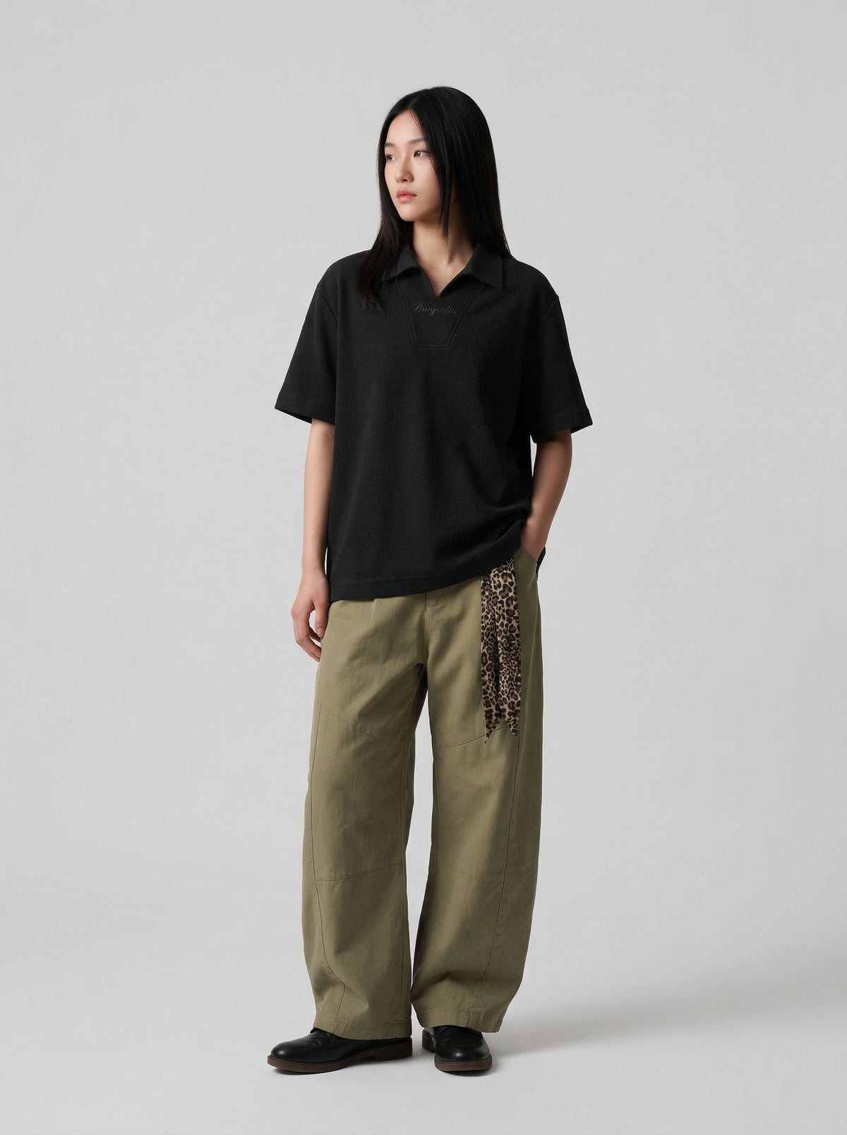 DAXUEN Waffle knit short sleeve polo shirt in brown and black — model photo