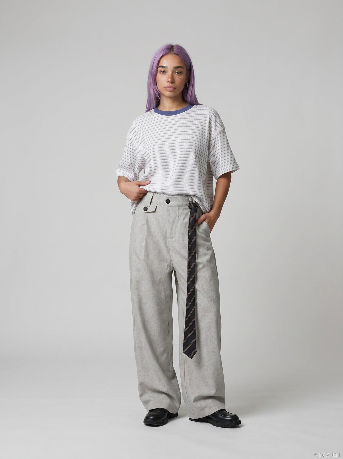 DAXUEN Oversized striped short-sleeved t-shirt — model photo