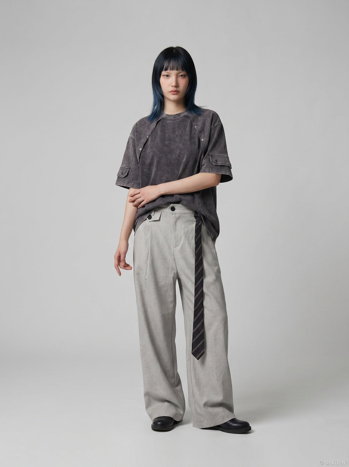 DAXUEN Oversized distressed short-sleeved t-shirt with paneling — model photo