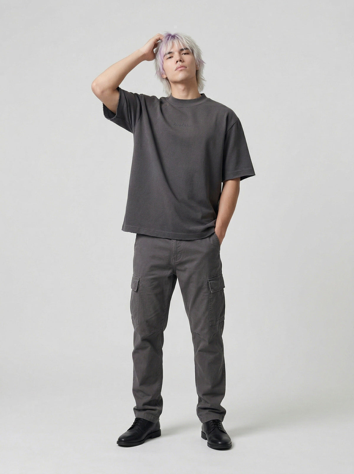 DAXUEN Relaxed-fit short-sleeve t-shirt with washed effect — model photo