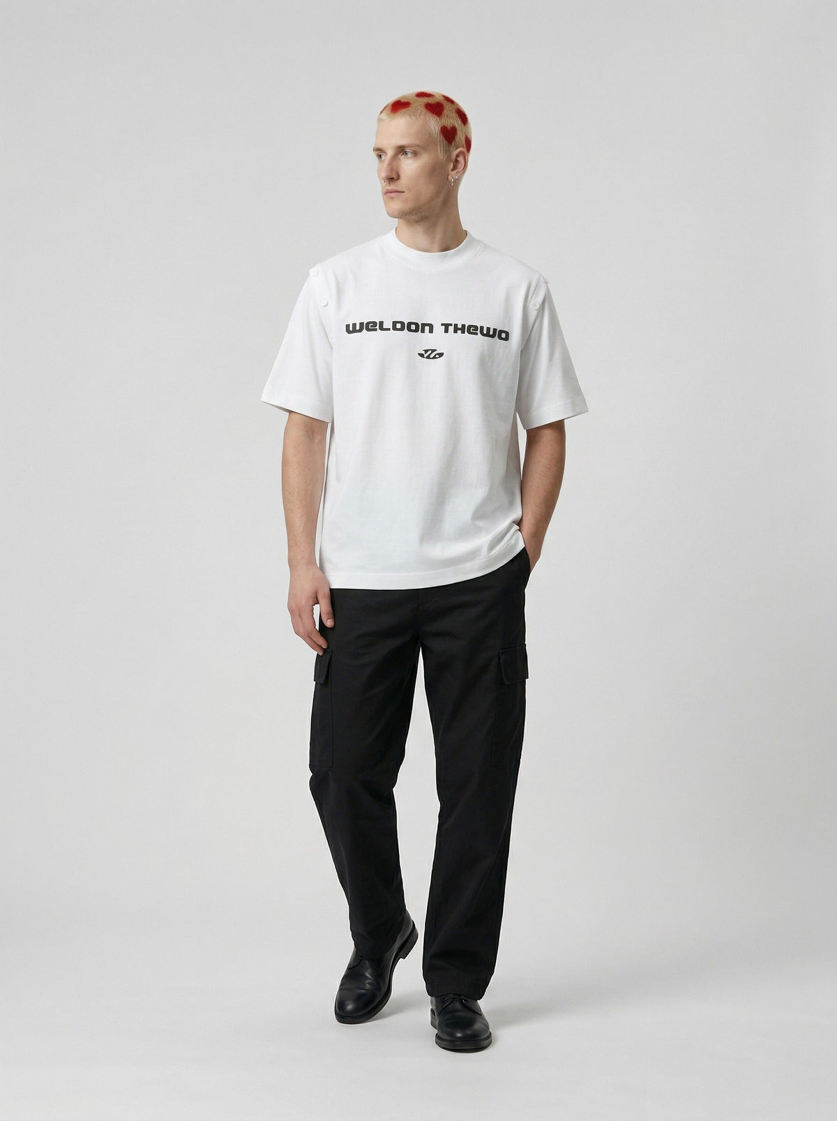 DAXUEN WELDOON THEWO loose-fit short-sleeve T-shirt — model photo