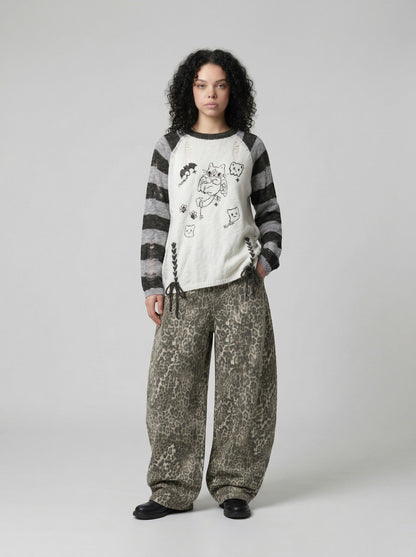 DAXUEN Long-sleeved knitted sweater with cat graphic — model photo
