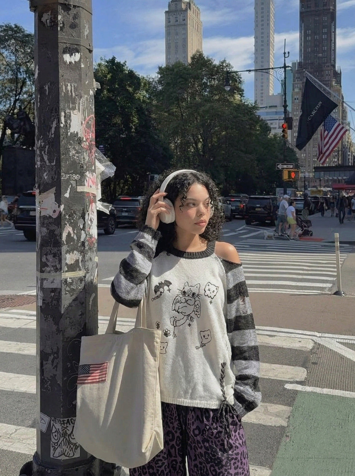 DAXUEN Long-sleeved knitted sweater with cat graphic — model photo