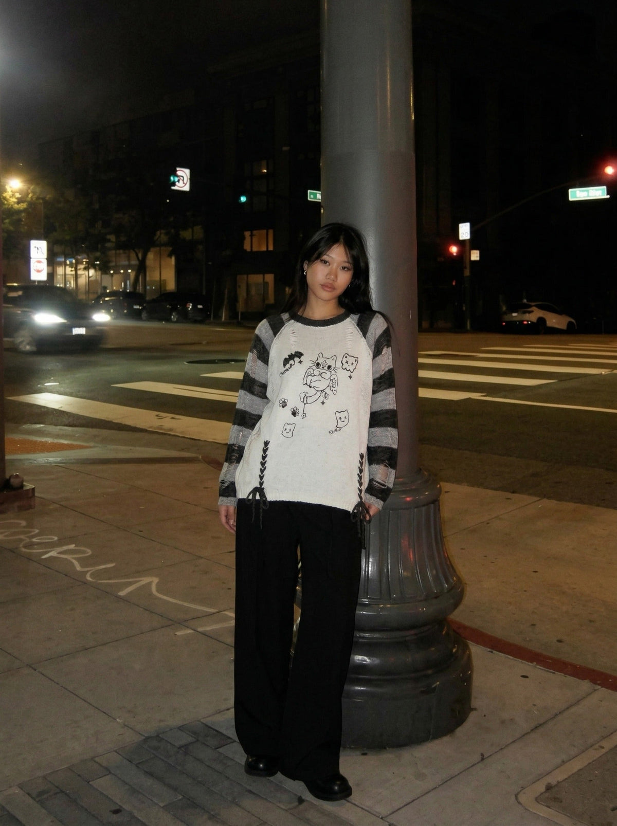 DAXUEN Long-sleeved knitted sweater with cat graphic — model photo
