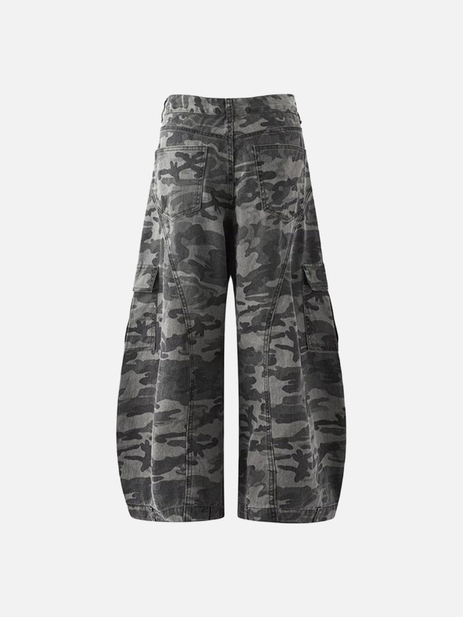 Wide-leg camouflage cargo pants