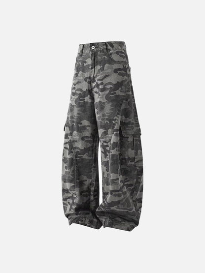Wide-leg camouflage cargo pants