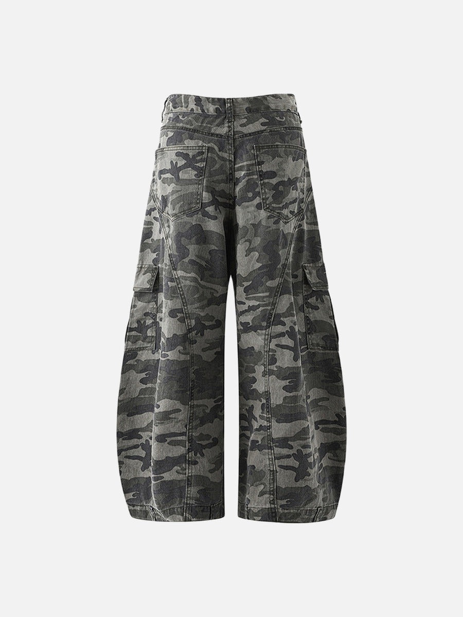 Wide-leg camouflage cargo pants