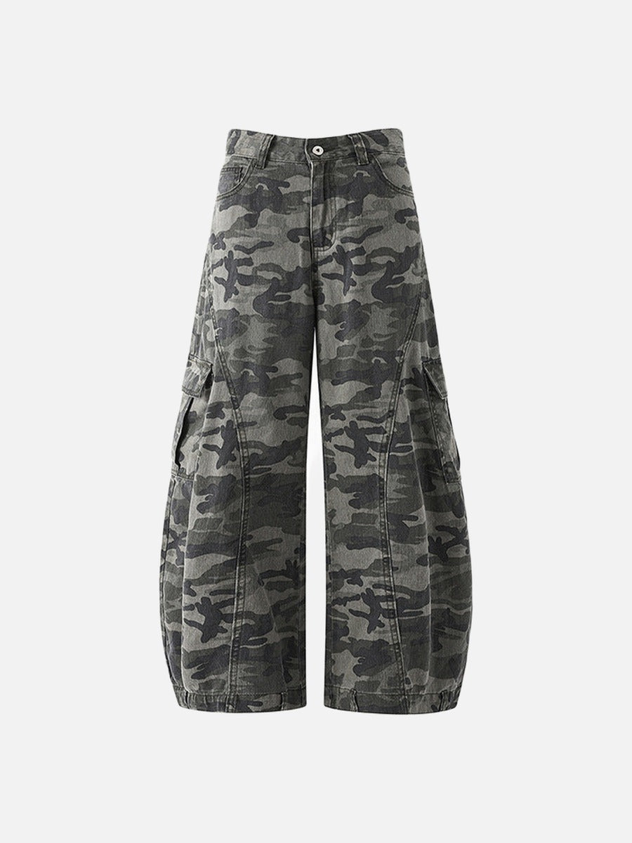Wide-leg camouflage cargo pants