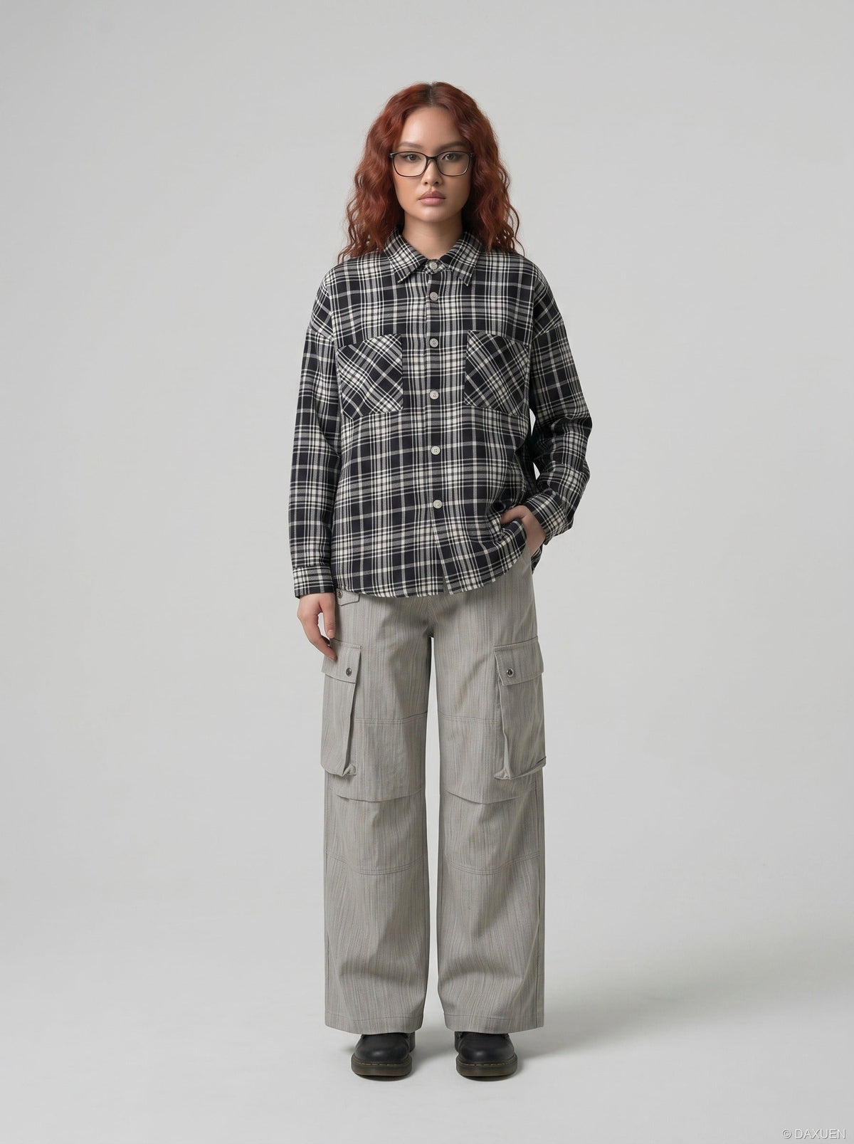 DAXUEN Wide-leg cargo pants with multiple pockets — model photo