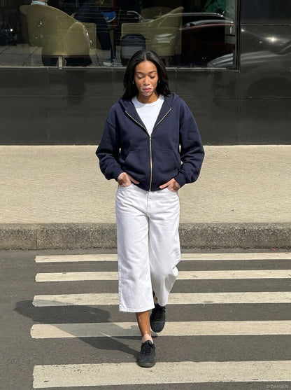 DAXUEN Shop DAXUEN Wide-Leg Cropped Pants for Men — model photo