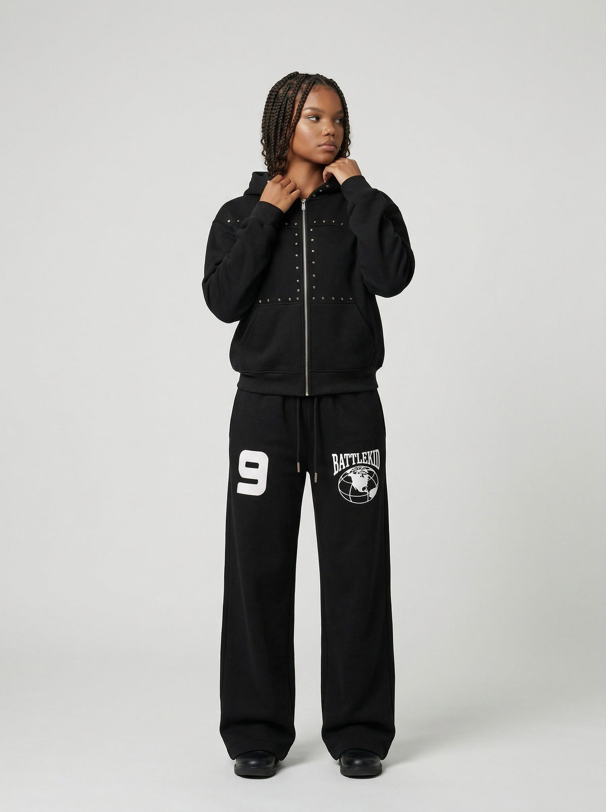DAXUEN Wide-leg sweatpants with graphic designs — model photo