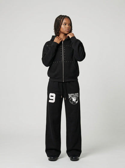 DAXUEN Wide-leg sweatpants with graphic designs — model photo