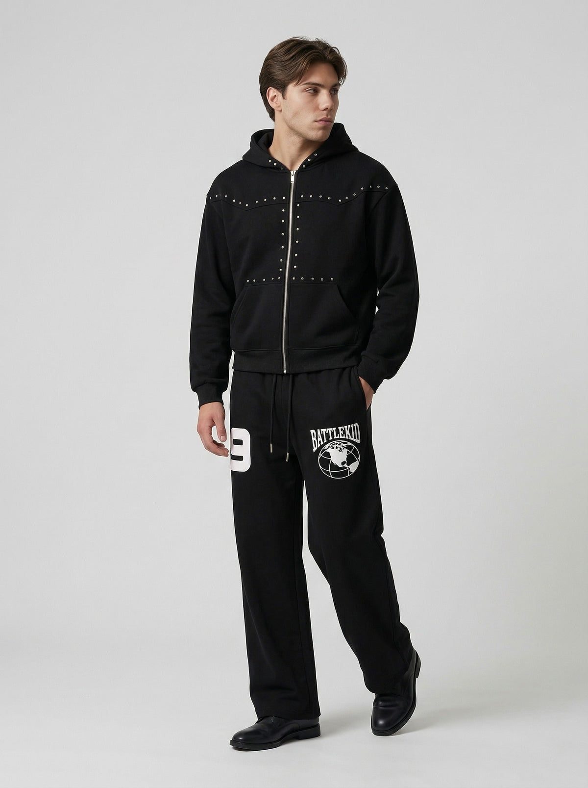 DAXUEN Wide-leg sweatpants with graphic designs — model photo