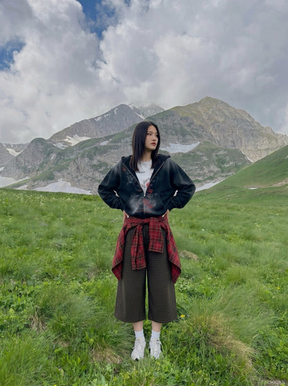 DAXUEN Unisex wide-leg cropped plaid pants — model photo