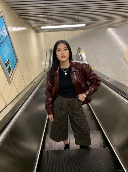 DAXUEN Unisex wide-leg cropped plaid pants — model photo