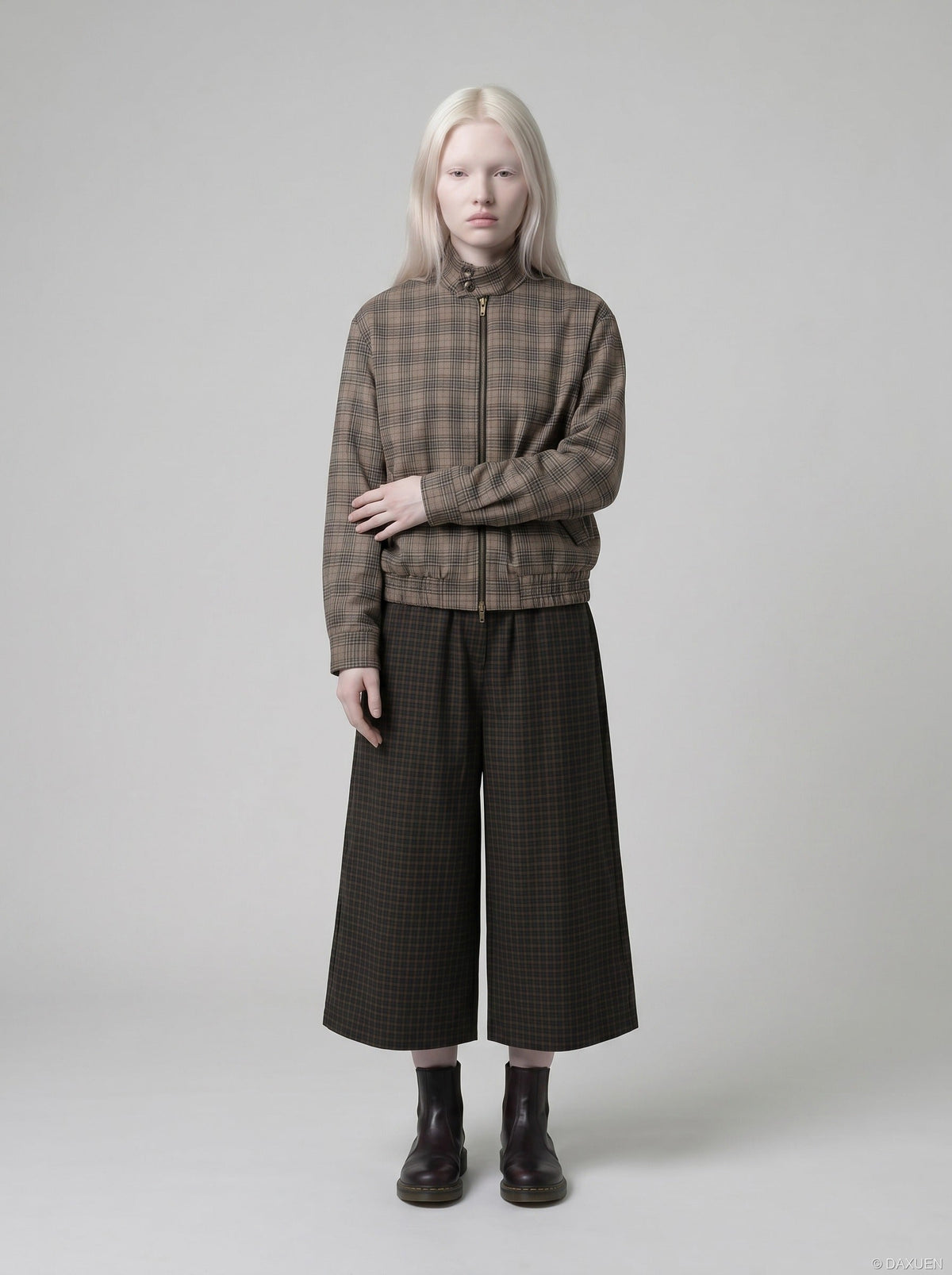 DAXUEN Unisex wide-leg cropped plaid pants — model photo