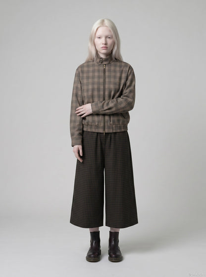 DAXUEN Unisex wide-leg cropped plaid pants — model photo