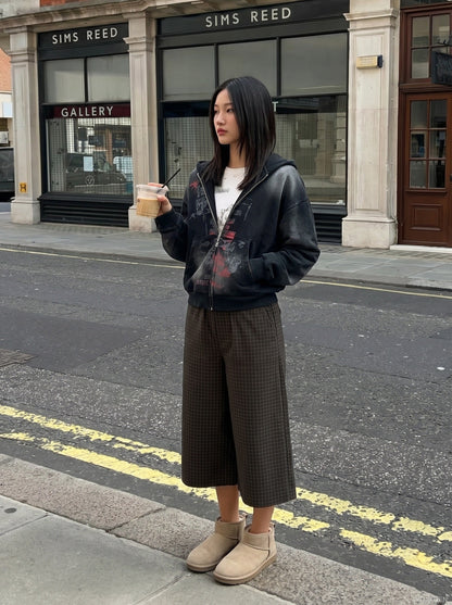 DAXUEN Unisex wide-leg cropped plaid pants — model photo